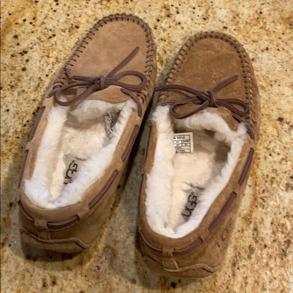 UGG MOCCASINS size 6